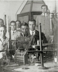 Germán Bernácer en el Laboratorio de Física de Alicante